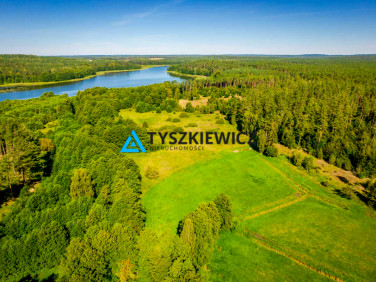Działka nad jeziorem