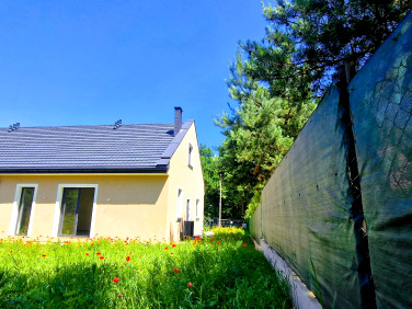 Dom z balkonem