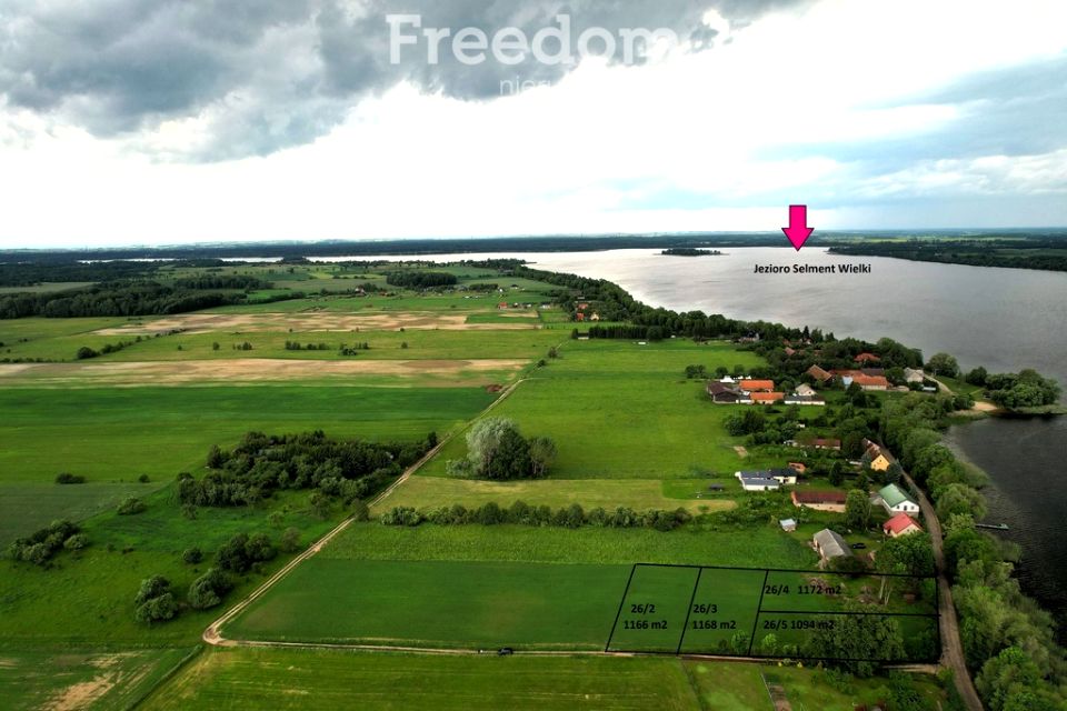 Działka nad jeziorem