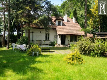 Dom z balkonem