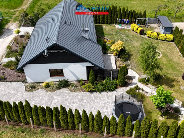 Dom z balkonem