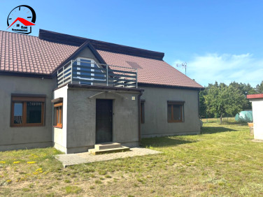 Dom z balkonem