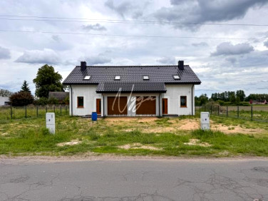 Dom z balkonem