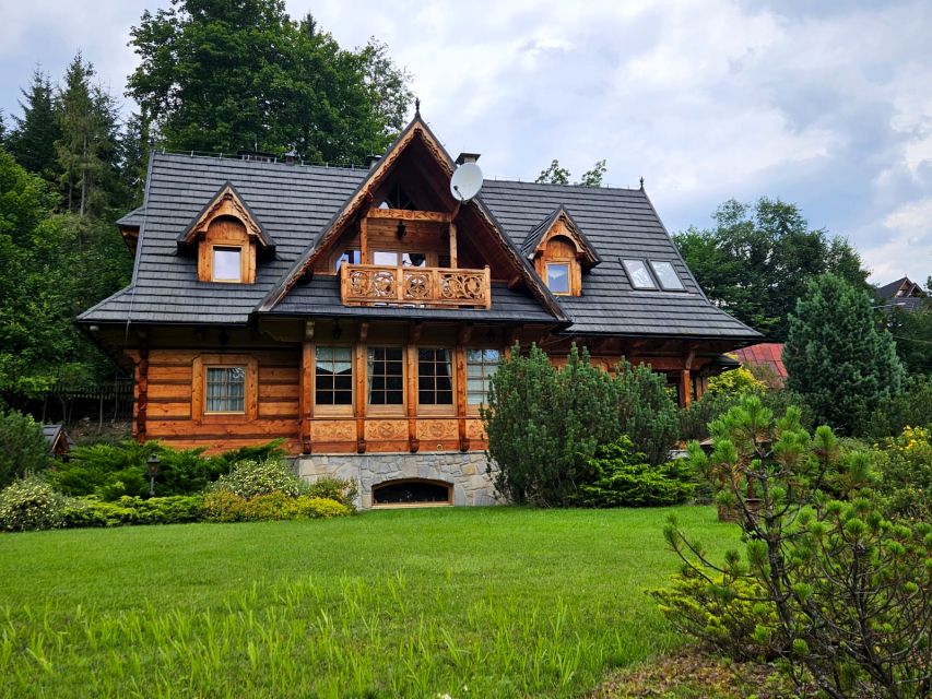 Dom z balkonem