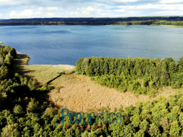 Działka nad jeziorem