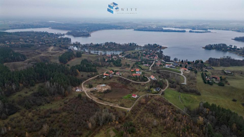 Działka nad jeziorem