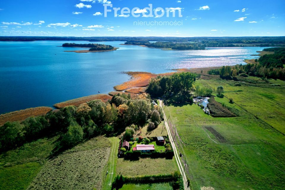 Działka nad jeziorem