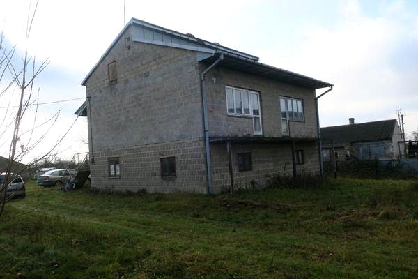 Dom z garażem