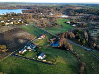 Działka nad jeziorem