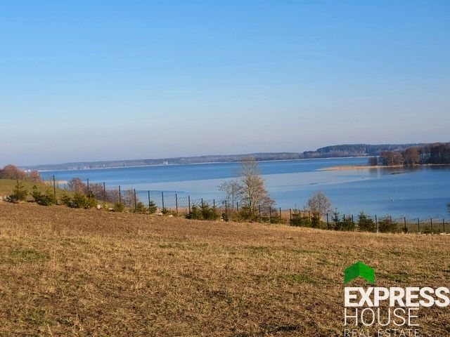 Działka nad jeziorem