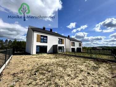 Dom z balkonem