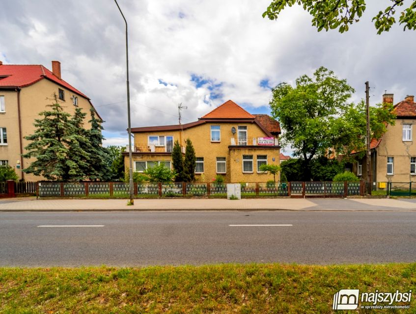 Dom z balkonem