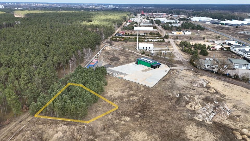 Działka przy lesie