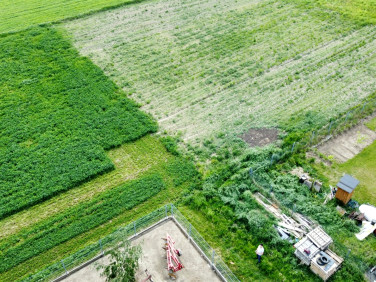 Pusta działka Straszów