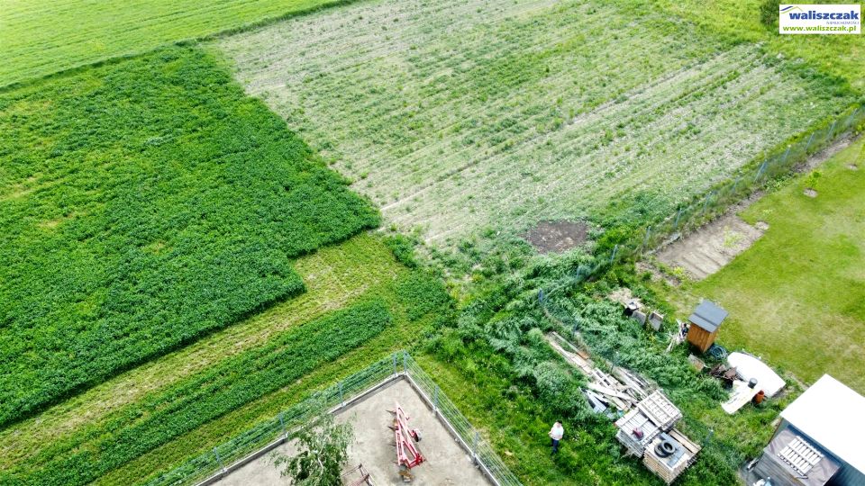 Pusta działka Straszów