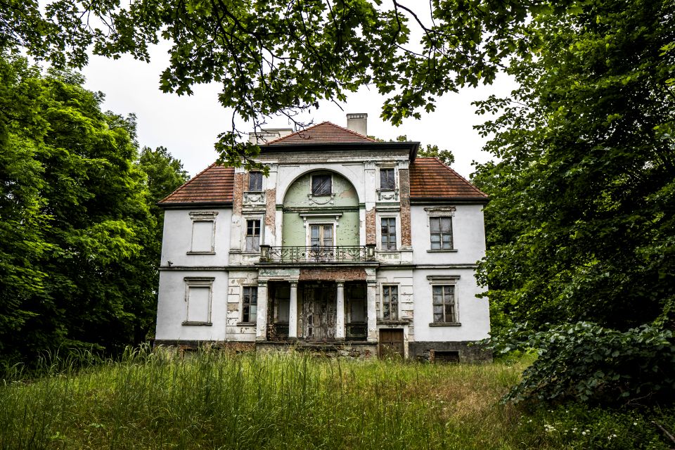 Usługowy przy lesie