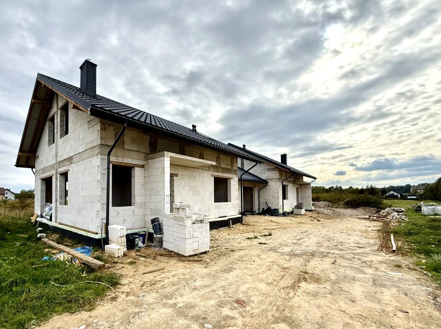 Dom Kostomłoty Pierwsze