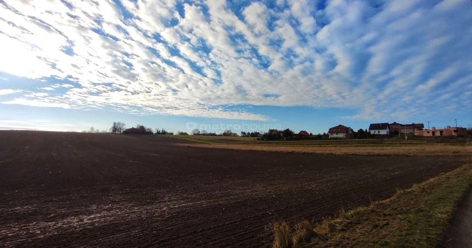 Działka budowlana Czernica
