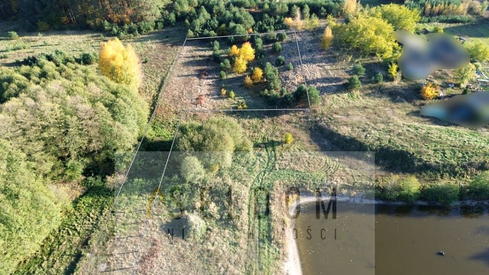 Działka nad jeziorem