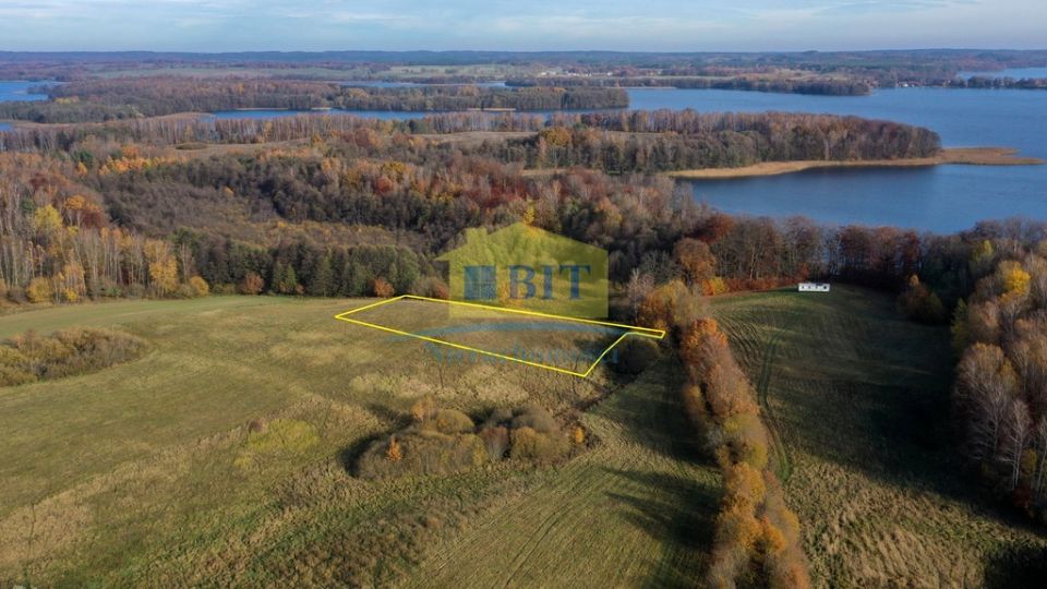 Działka nad jeziorem