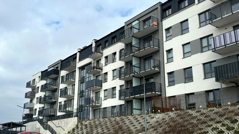 Mieszkanie blok mieszkalny przy lesie