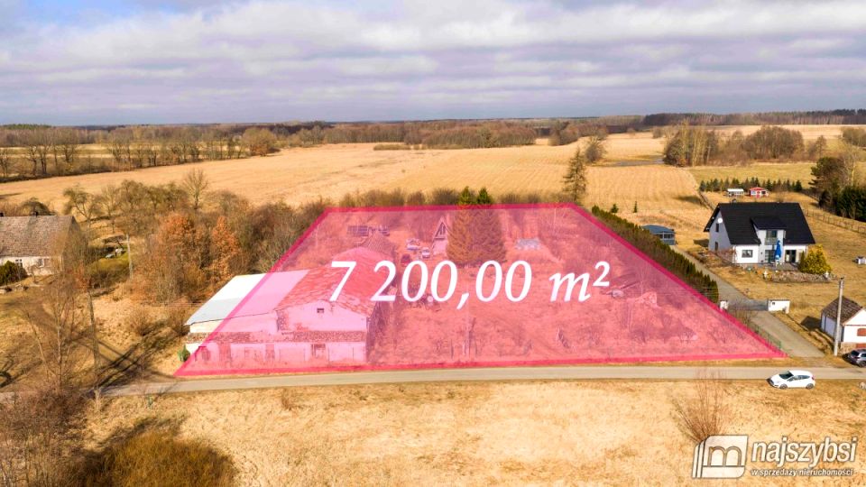 Działka nad jeziorem