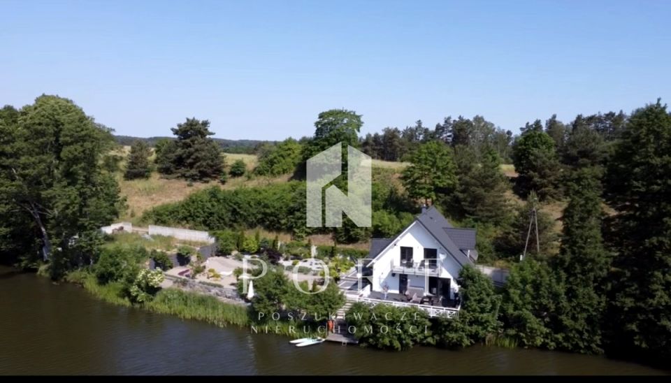 Działka nad jeziorem