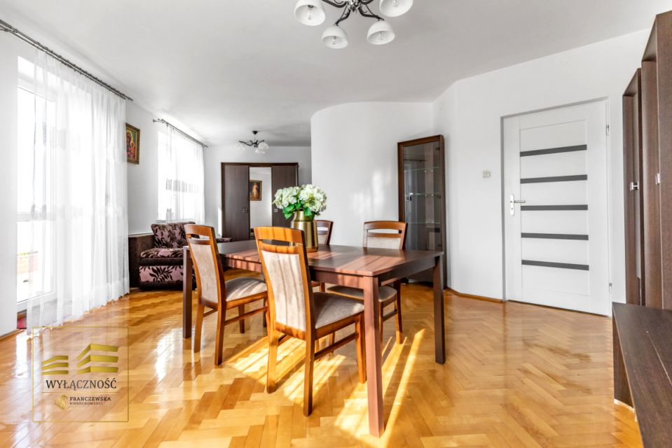 Mieszkanie blok mieszkalny przy lesie