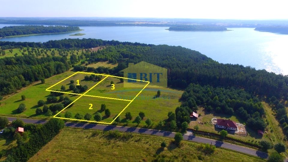 Działka nad jeziorem