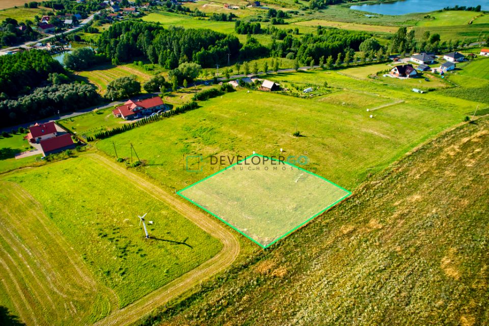 Działka nad jeziorem