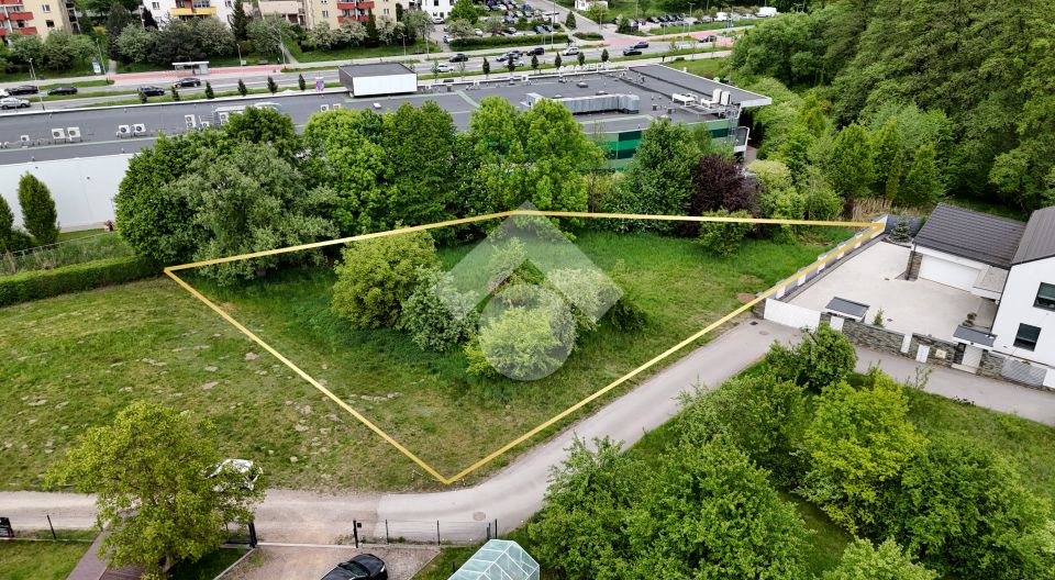 Działka przy lesie