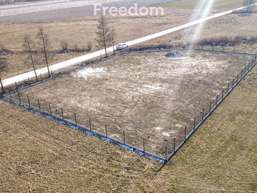 Ogrodzona działka sprzedam