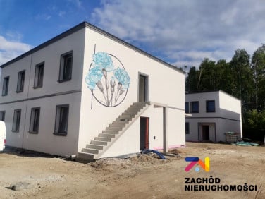 Dom z balkonem