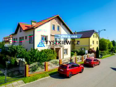 Dom z balkonem