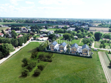 Dom z balkonem