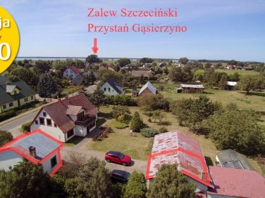 Dom z balkonem