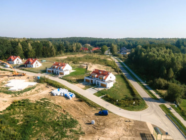 Dom z balkonem
