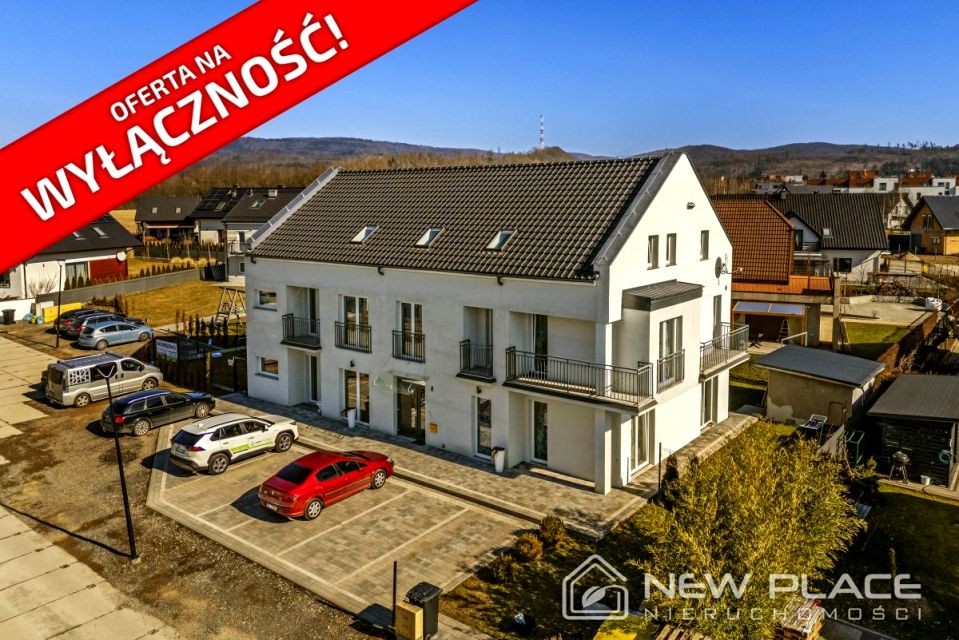 Dom z balkonem