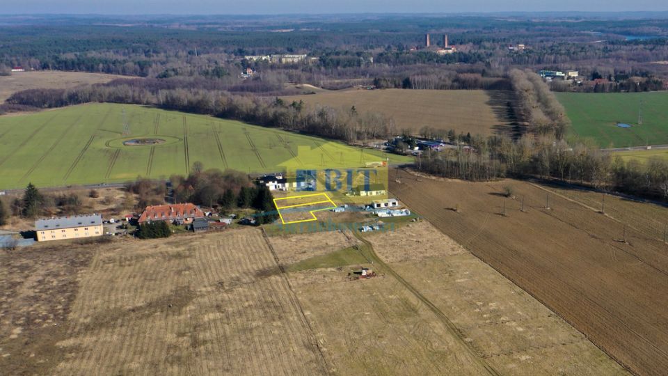 Działka przy lesie
