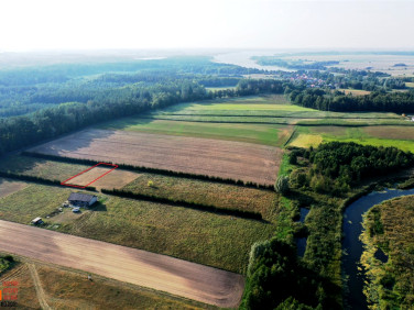 Działka nad jeziorem