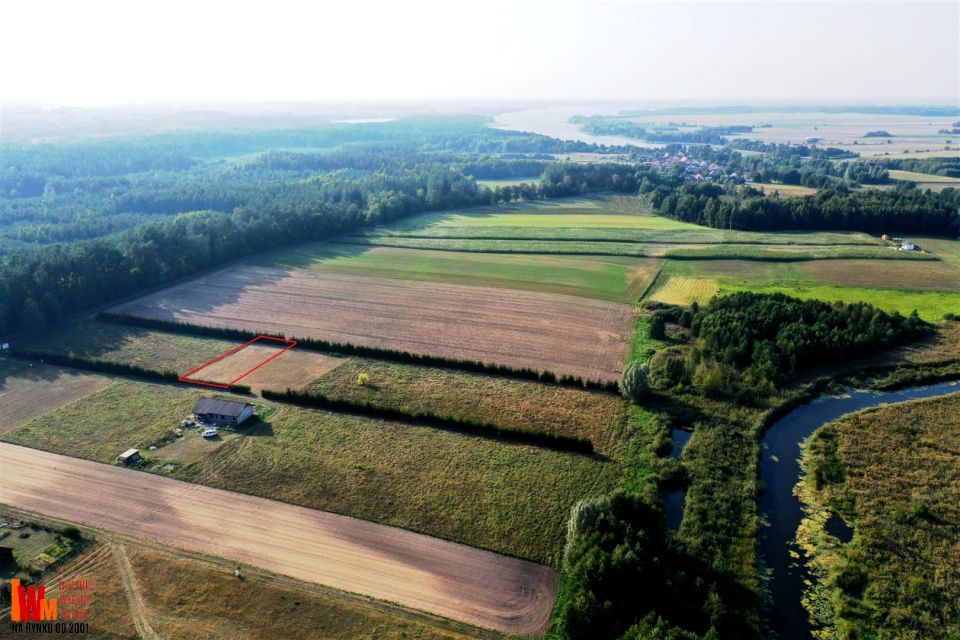 Działka nad jeziorem