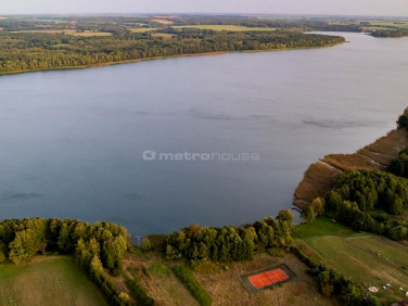 Działka nad jeziorem