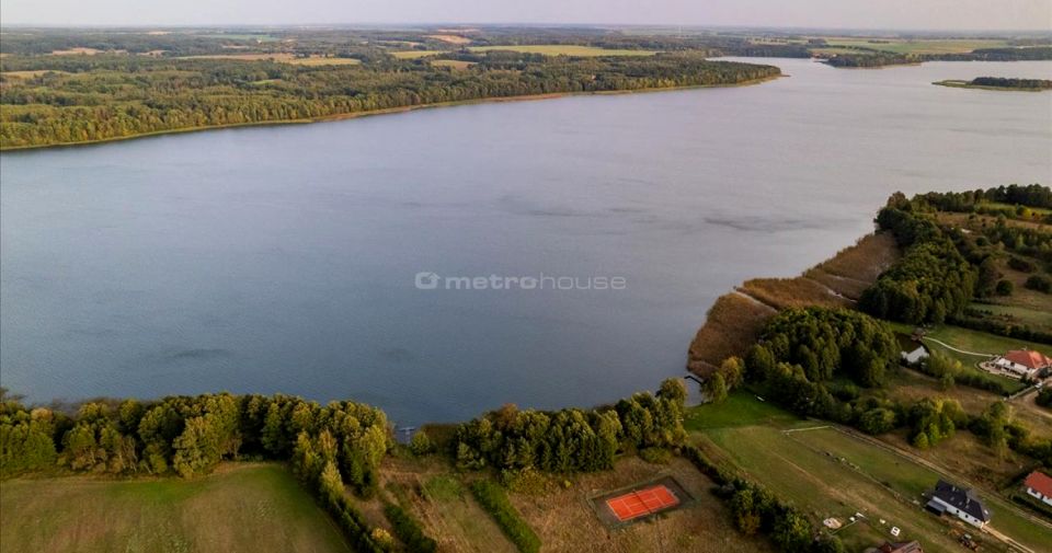 Działka nad jeziorem