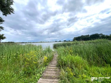 Działka Ostrowąs