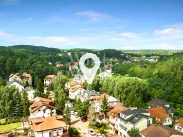 Dom z balkonem