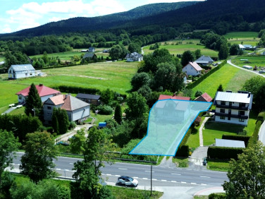 Dom z balkonem