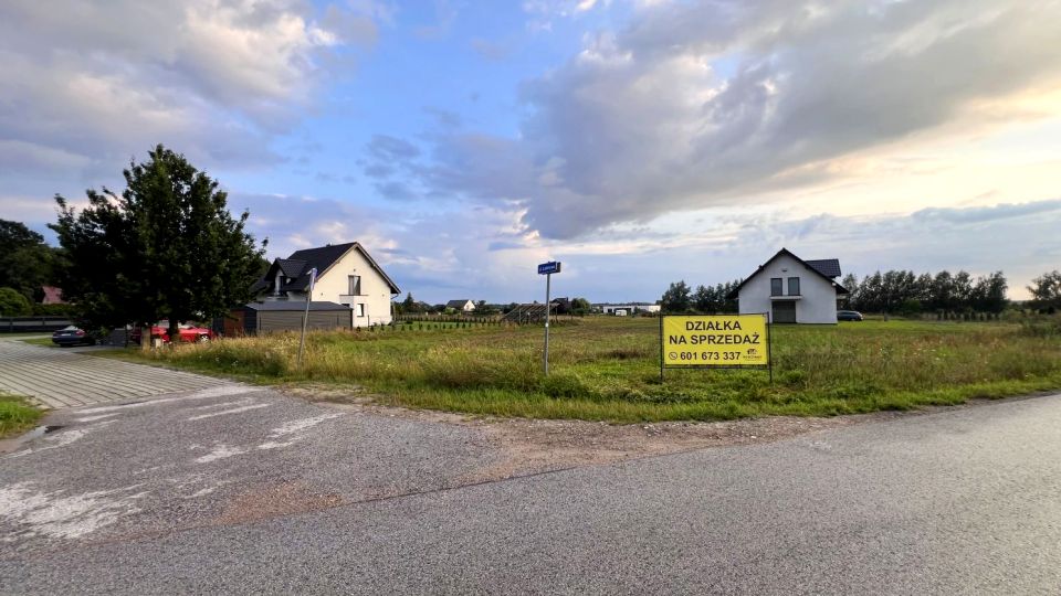 Działka przy lesie