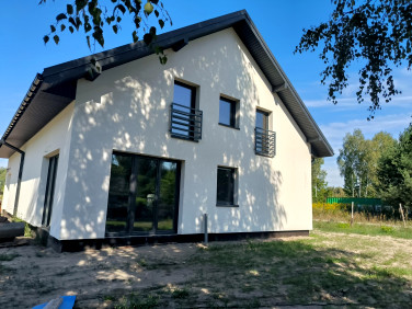 Dom z balkonem