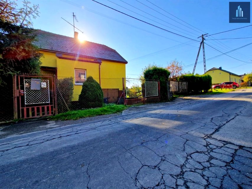 Dom z balkonem