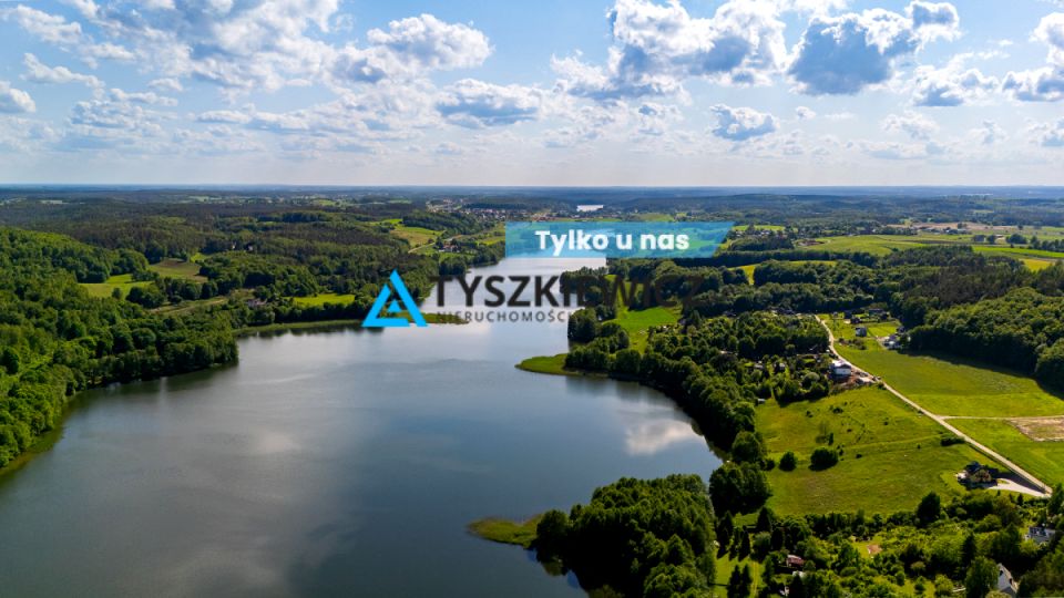 Działka nad jeziorem